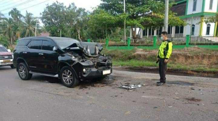 Mobil Bupati Mashuri yang mengalami kecelakaan