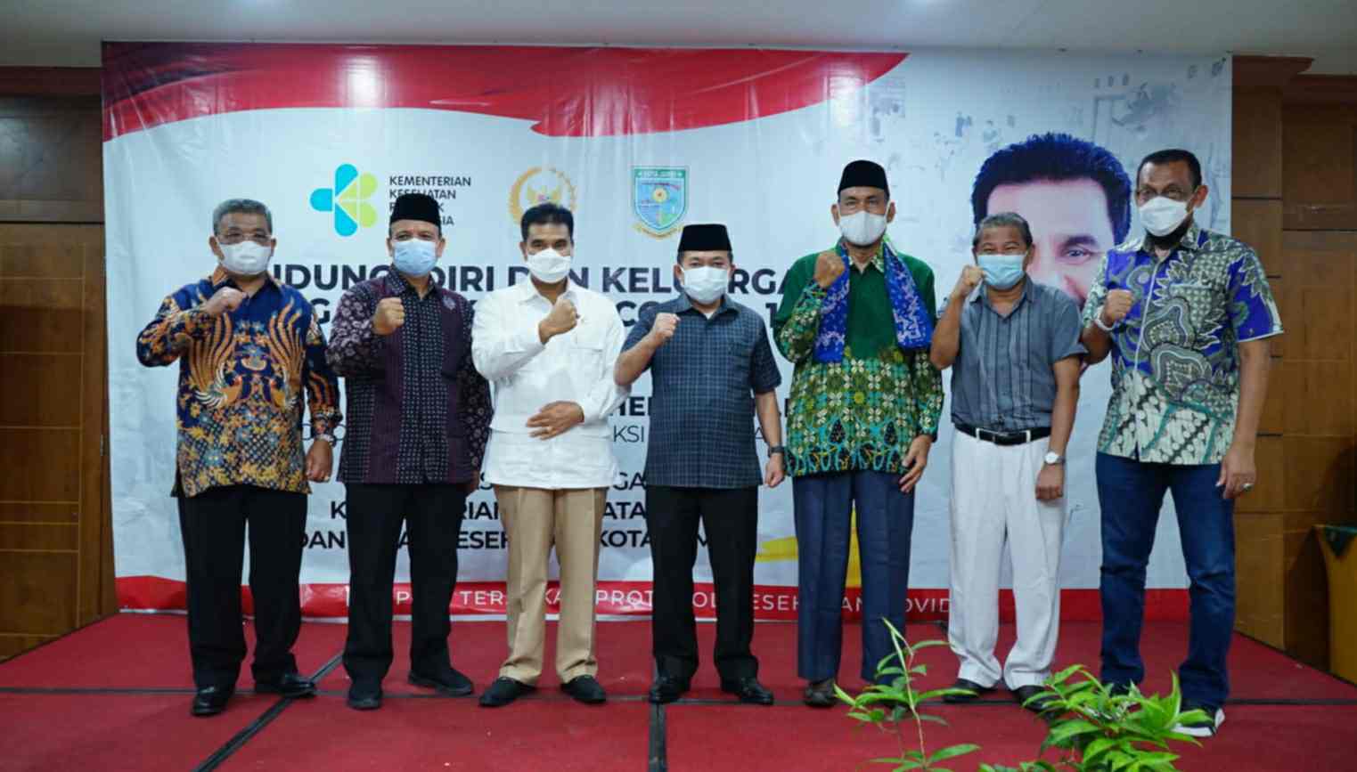 Gubernur Al Haris saat pantau pelaksanaan vaksin Covid-19 di Grand Hotel