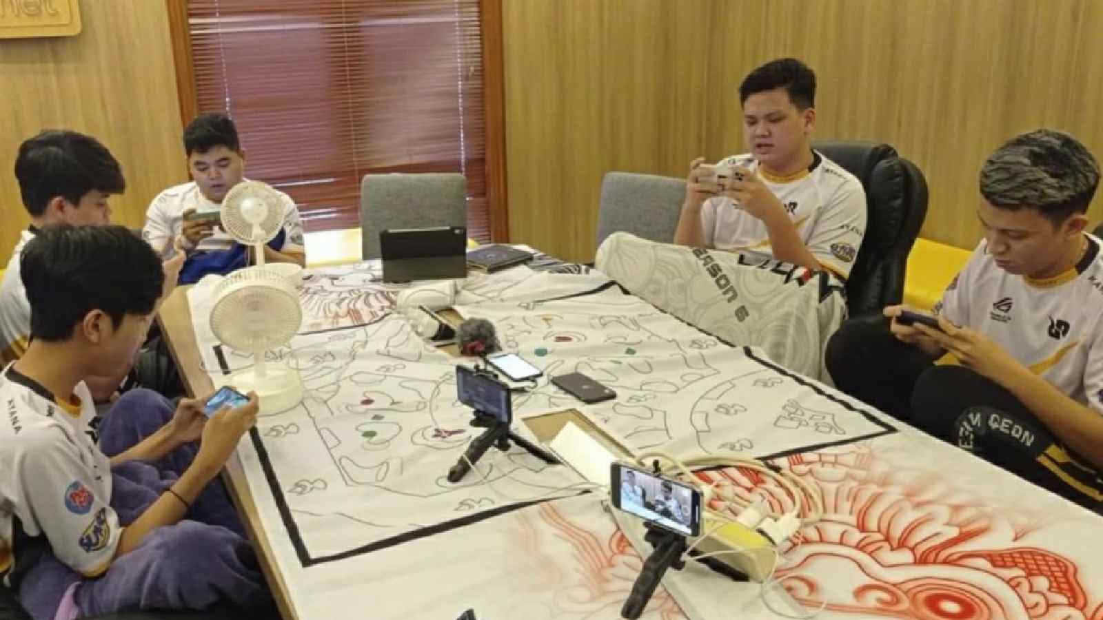 RRQ Hoshi saat bertanding dengan Bigetron Alpha di minggu kelima hari kedua MPL ID Season 8