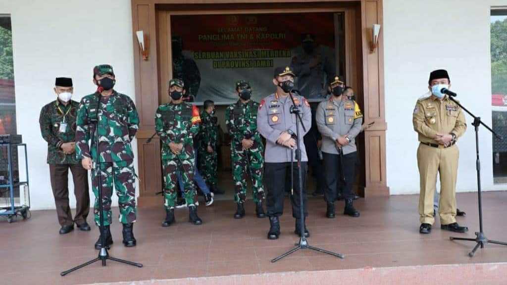Gubernur Al Haris (kanan), Kapolri dan Panglima TNI
