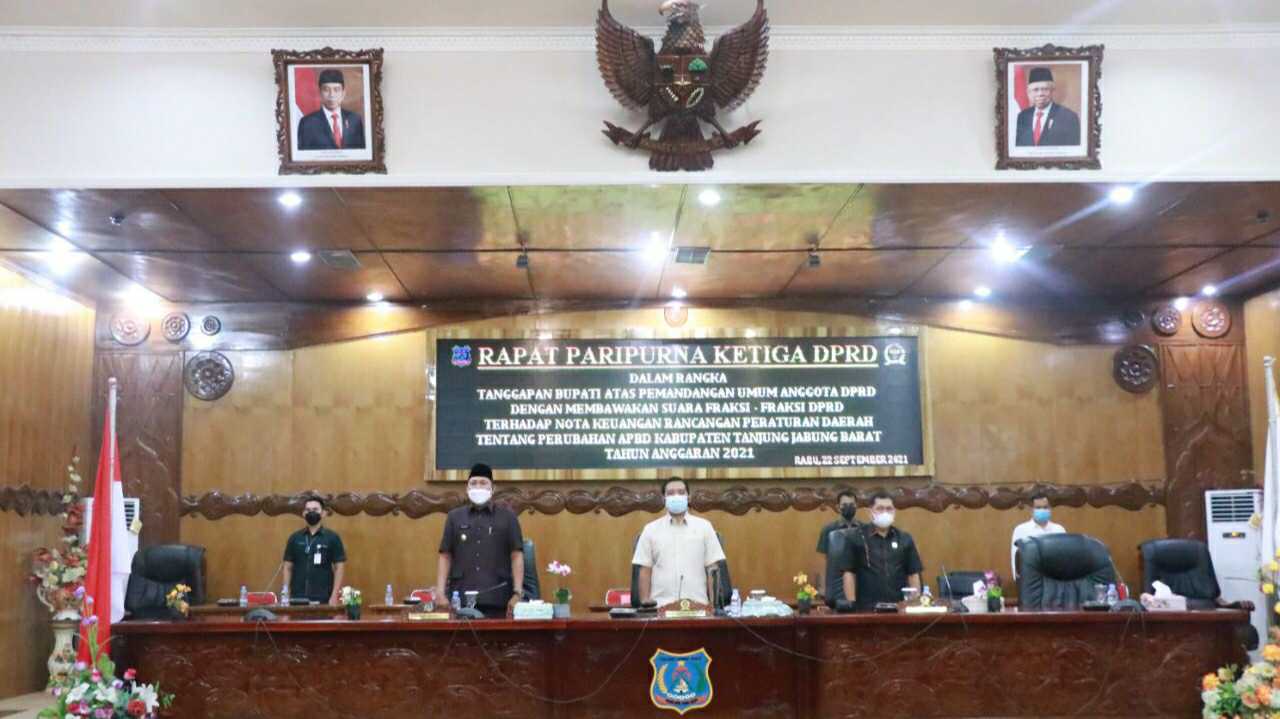 Wabup Hairan saat hadiri rapat paripurna di DPRD Tanjab Barat 