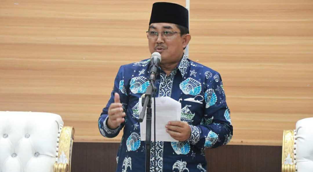 Bupati Anwar saat melepas kafilah Mtq ke-50 Tanjab Barat