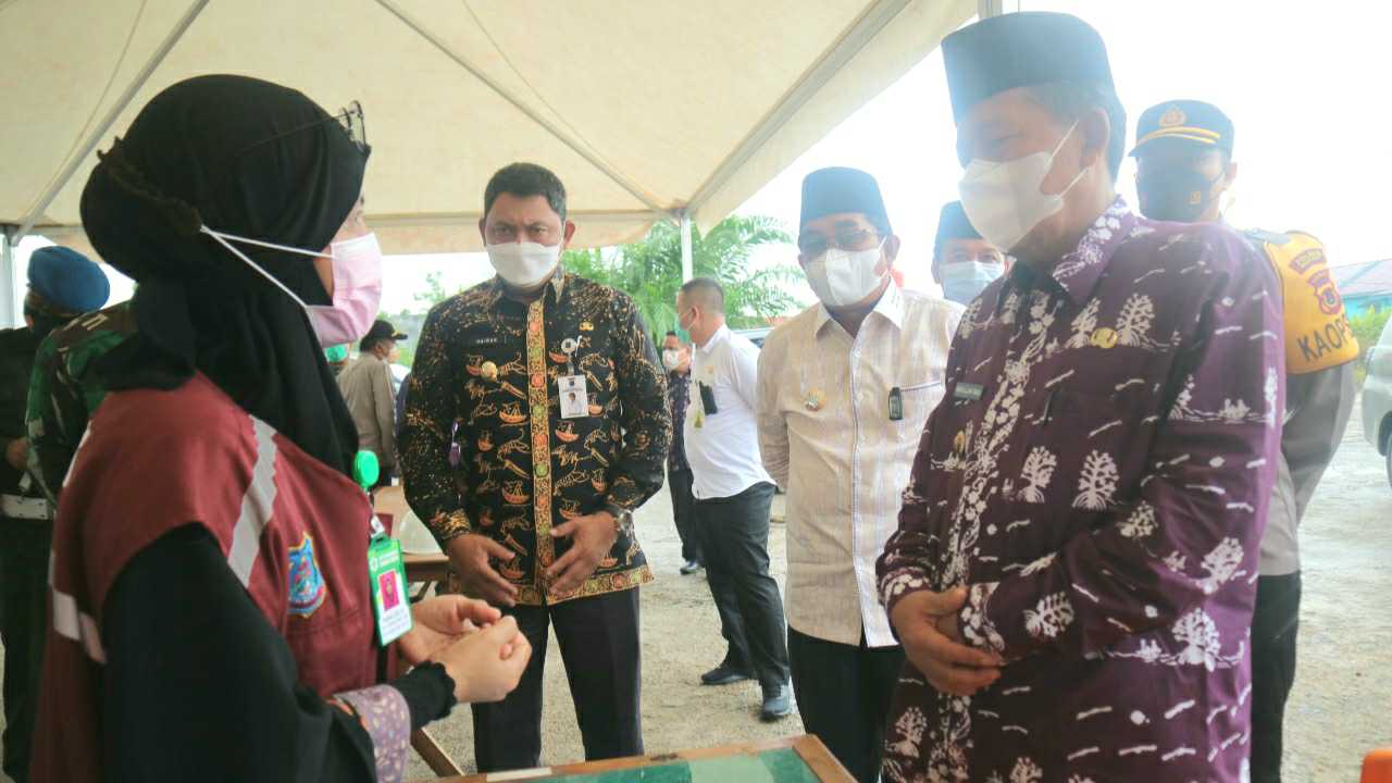 Bupati dan Wabup Tanjab Barat saat dampingi kunjungan Wagub Abdullah Sani tinjau persiapan MTQ