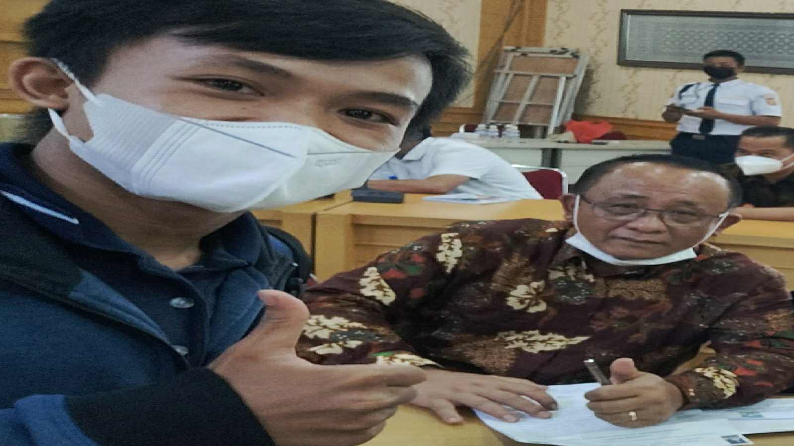 Khori Esa Mahendara saat bertemu Rektor UNJA