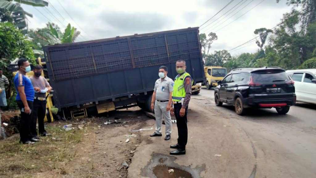 Jasa Raharja saat di lokasi koran keecelakaan