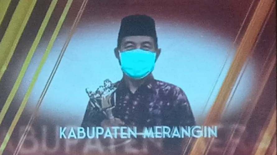 Penghargaan APE 2021 yang diraih Bupati Mashuri