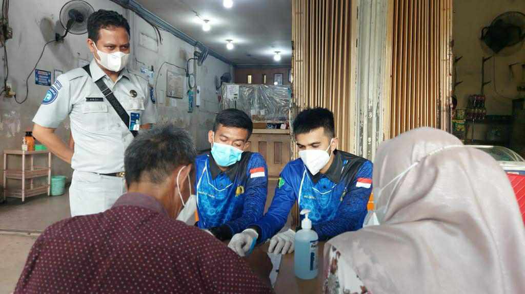 Jasa Raharja Jambi saat berikan pelayanan kesehatan di PO Ratu Intan 