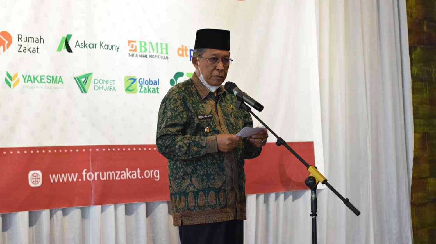 Wagub Abdullah Sani saat melantik pengurus Forum Zakat Jambi