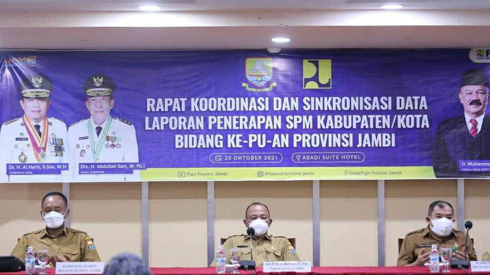 Fauzi saat buka rapat koordinasi dan sinkronisasi data laporan penerapan SPM 