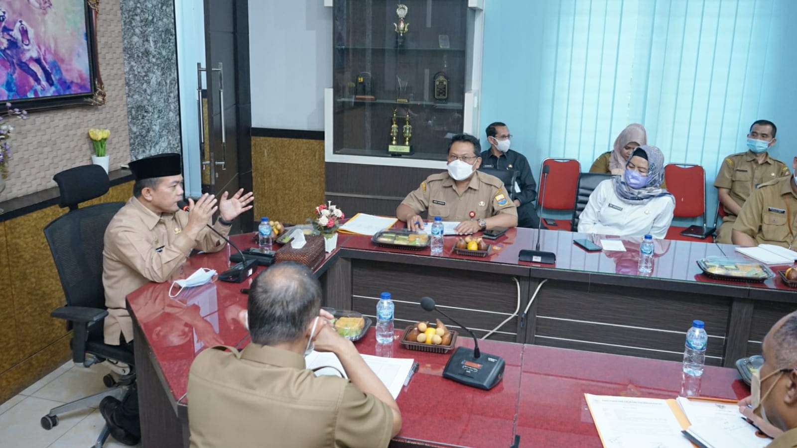 Gubernur Al Haris saat rapat bersama dengan Kadis PUPR Provinsi Jambi