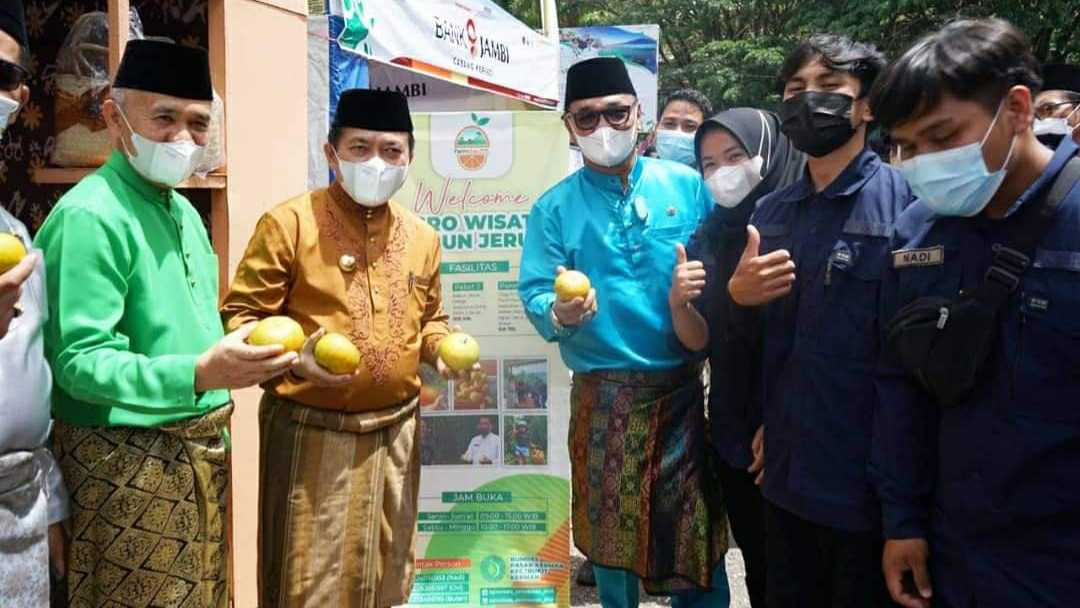 Gubernur Al Haris bersama Bupati Kerinci, Adirozal