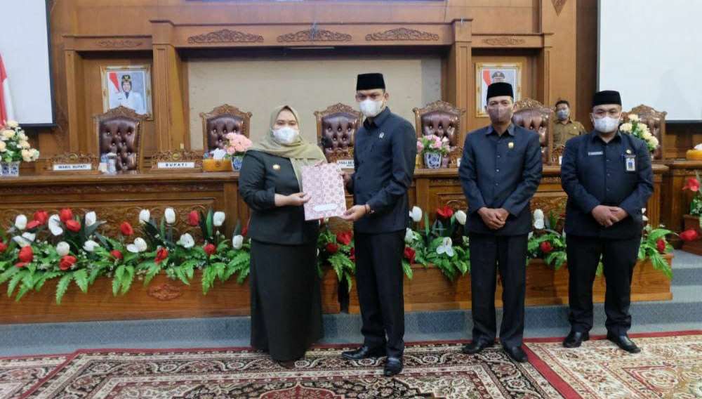 Rapat Paripurna Penyampaian Nota Keuangan Terhadap Ranperda APBD Perubahan Tahun Anggaran 2021