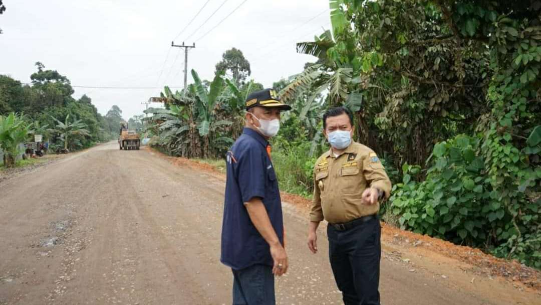 Gubernur Al Haris didampingi Kadis PUPR Provinsi Jambi saat tinjau Jalan Talang Pudak-Suak Kandis