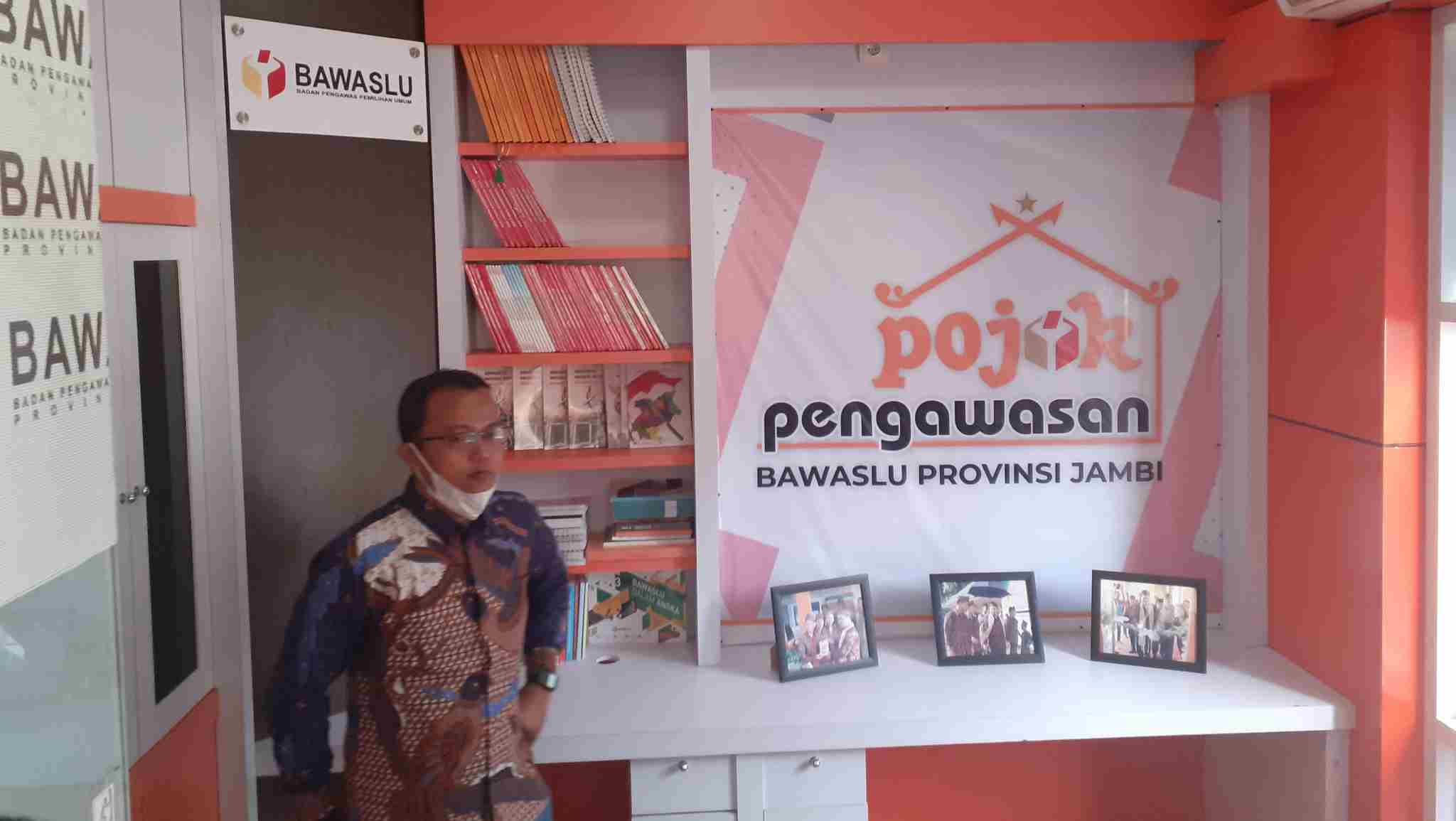 Pimpinan Bawaslu Provinsi Jambi, Fachrul Rozi di Pojok Pengawasan