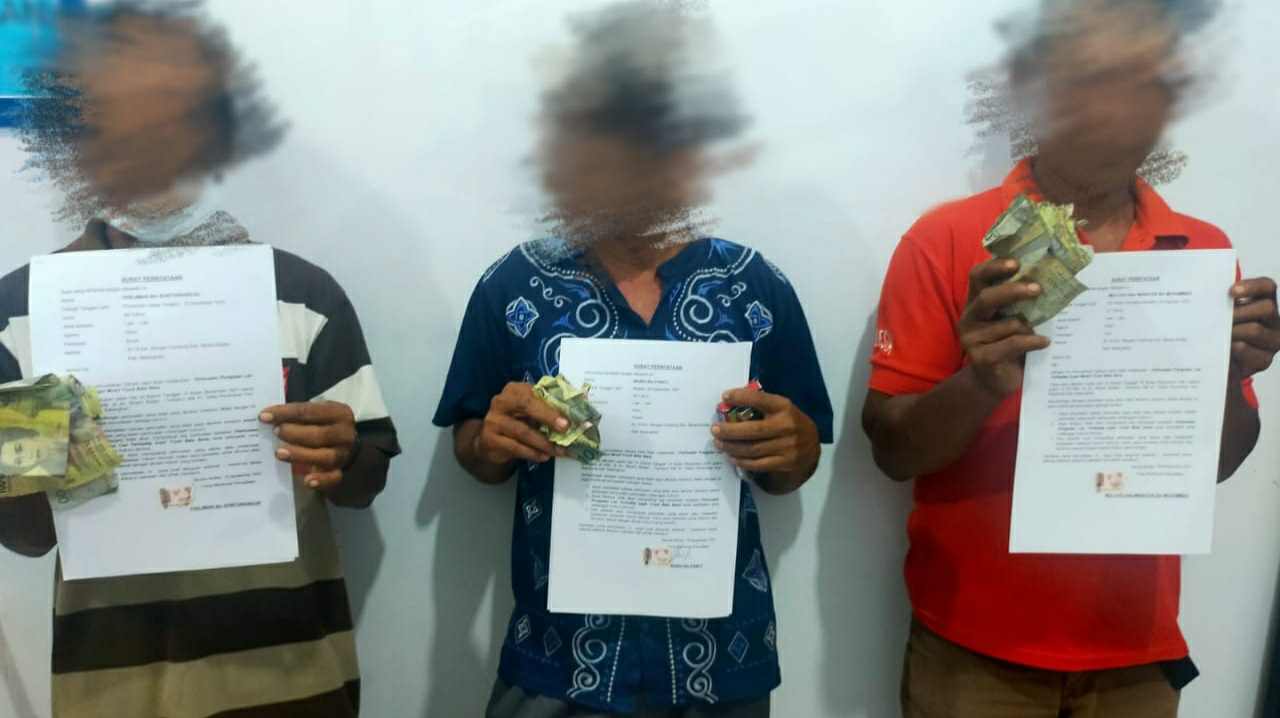 Tiga pelaku pungli di Jalan Simpang Kilangan yang diamankan Polsek Muara Bulian