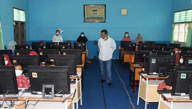 Bupati Romi saat sidak ke sekolah