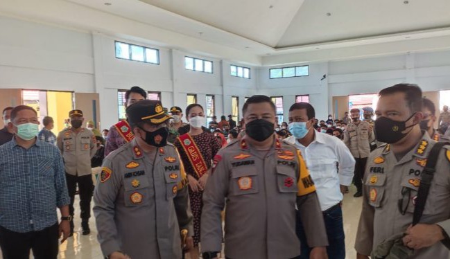 Bupati Romi saat dampingi Wakapolda Jambi tinjau pelaksanaan vaksinasi di Mapolres Tanjab Timur