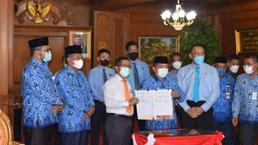 Penandatanganan kesepakatan bersama Pemprov Jambi dan Kejati Jambi