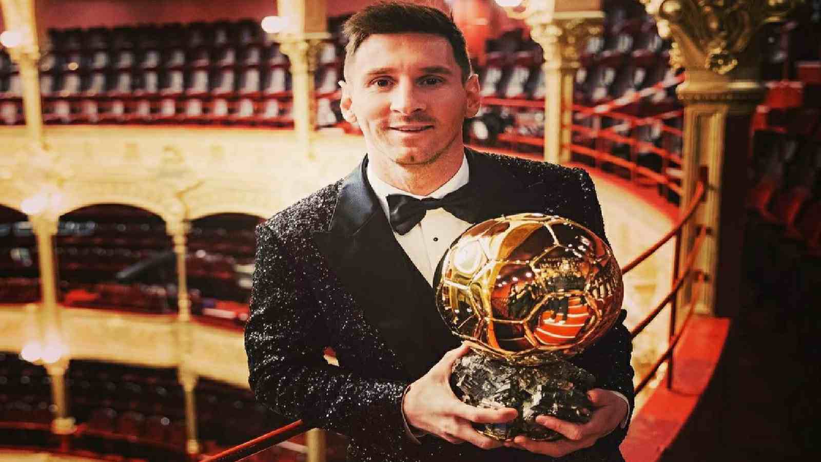 Lionel Messi saat terima penghargaan Ballon d'Or ketujuh