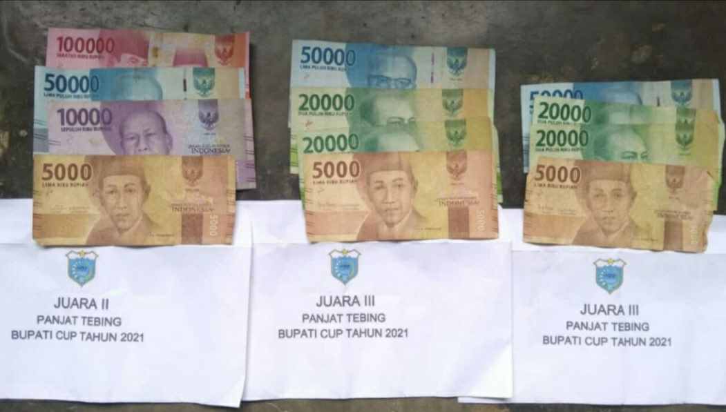Hadiah uang lomba Bupati Cup Pendegelang