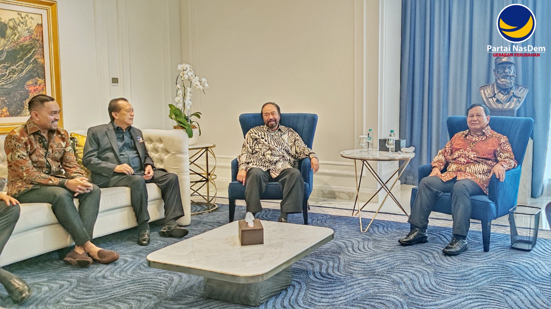 Prabowo Subianto (kanan) saat bertemu Surya Paloh