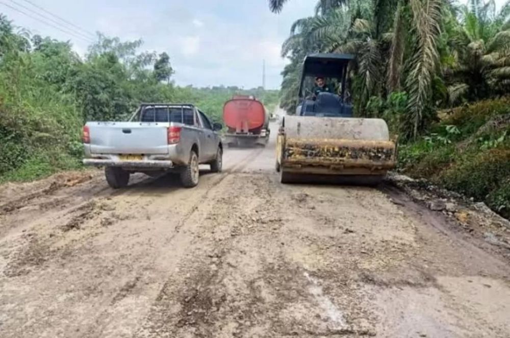 Pengerjaan jalan khusus batu bara di Jambi