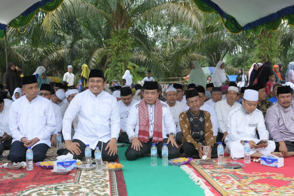 Bupati Merangin, Al Haris dan Bupati Bungo Mashuri saat hadiri Pengajian IMKK