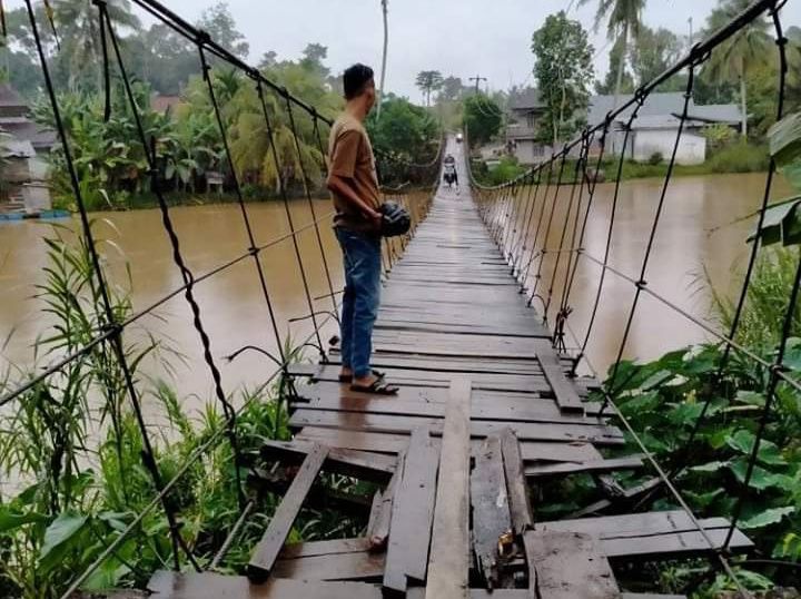 Kondisi Jembatan Gantung Lubuk Bumbu -Tanjung Ilir
