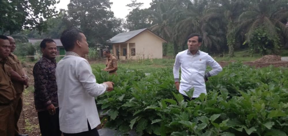 Ketua DPRD Provinsi Jambi, Edi Purwanto saat mengunjungi SMK SPP Merangin 