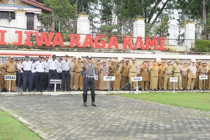 Upacara Kedisiplinan di halaman Kantor Bupati Merangin 