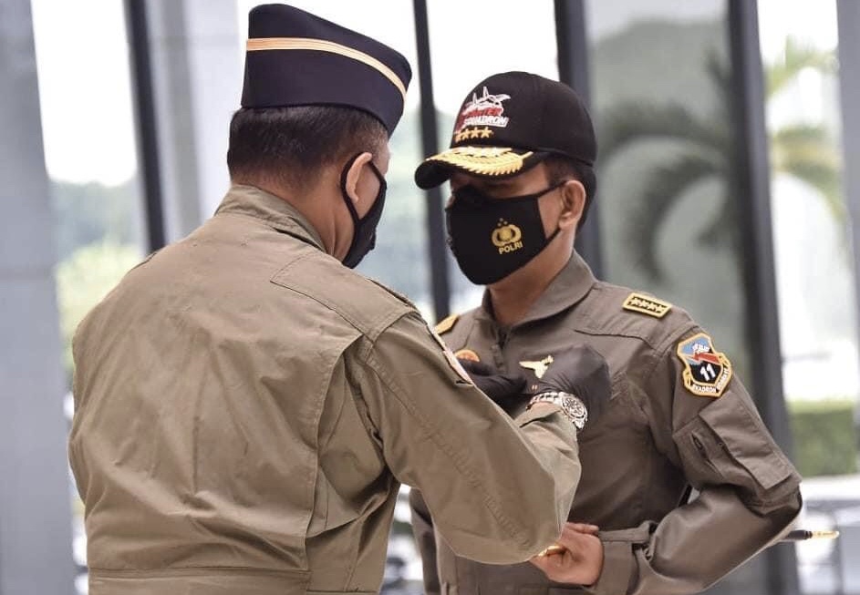 Penyematan Wing Kehormatan Penerbang Kelas 1 TNI AU kepada Kapolri Jenderal Polisi Drs. Idham Azis.