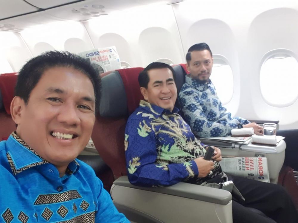 AJB (tengah) dan AHY (kanan) yang terlihat akrab
