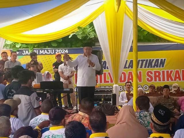 Bacagub Cek Endra saat mengukuhkan tim wilayah Bungo