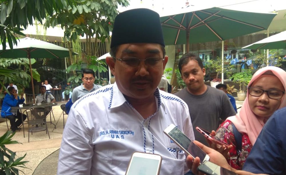 Ustadz Anwar Sadat (UAS) saat diwawancarai usai temu kader bersama Ketum PAN, Zulkifli Hasan 