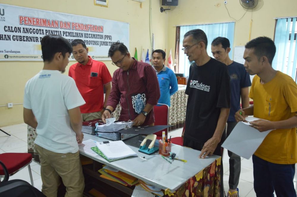 Komisioner Bawaslu Jambi, Fahrul Rozi saat lakukan monitoring perekrutan PPK
