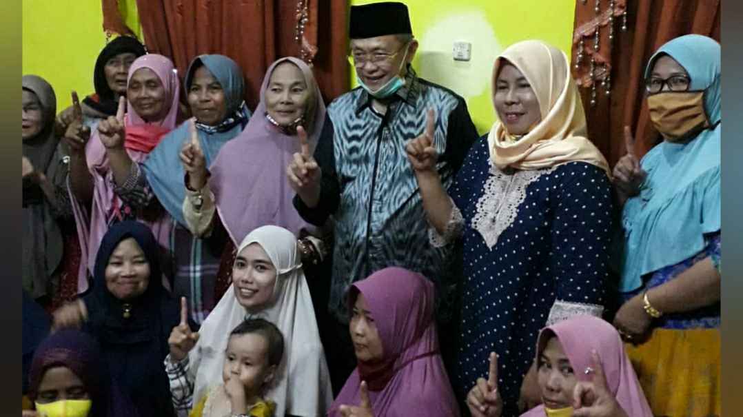 Cek Endra bersama emak-emak CE-Ratu