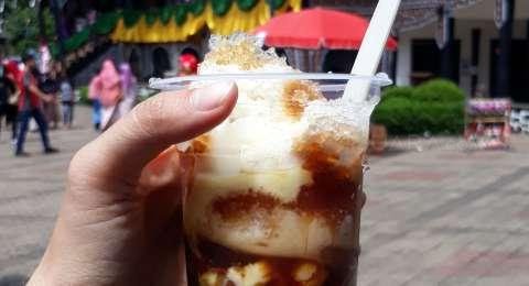 Cindua Langkok, cendol khas Minang di Minangkabau's Week yang digelar di Anjungan Sumatera Barat TMI