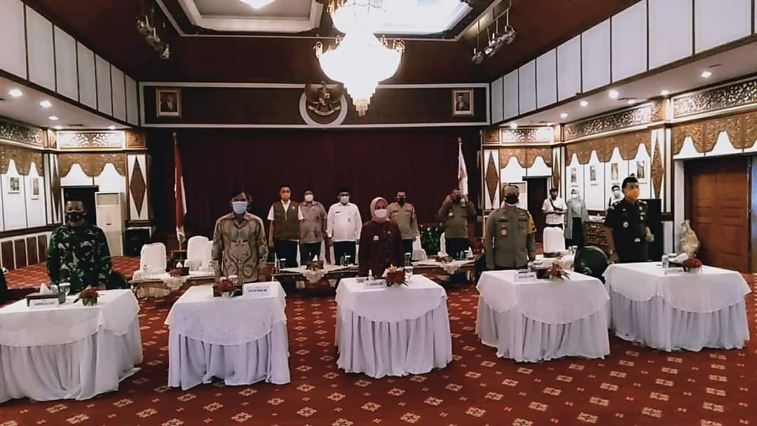 Pj Gubernur dan Forkopimda Provinsi Jambi saat ikuti Rakornas penanggulangan bencana alam 2021