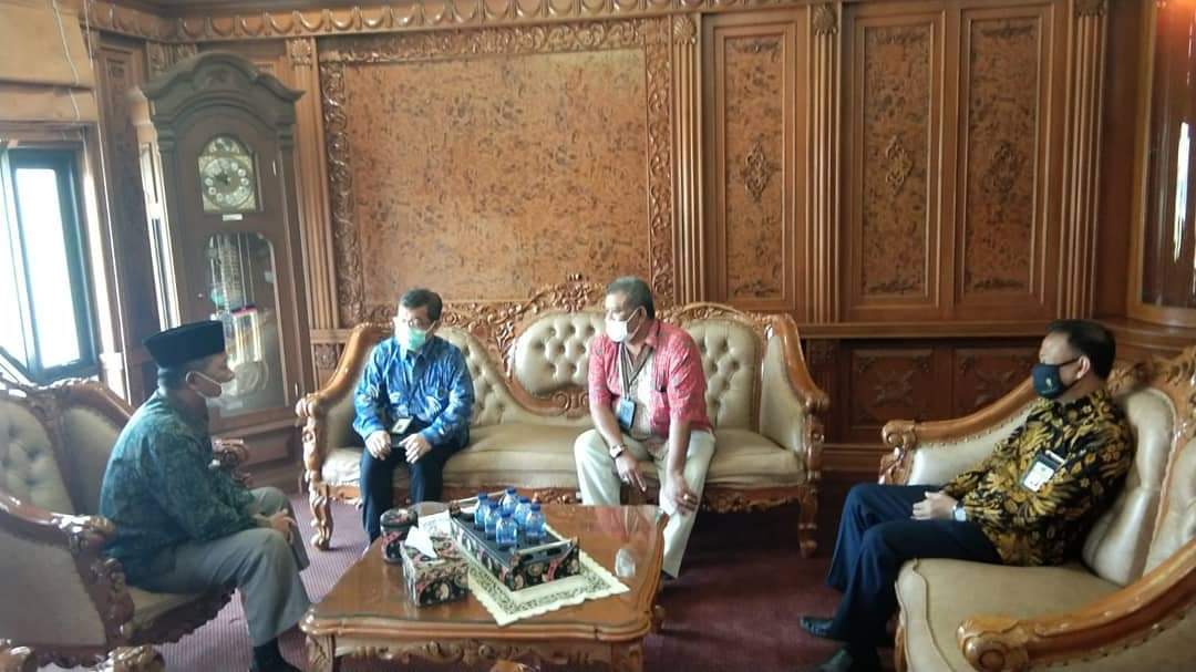 Abdullah Sani saat menyambut kunjungan Pelayanan Pajak Pratama Pelayangan Jambi