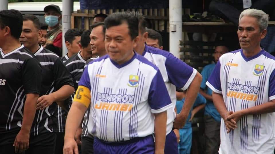 Gubernur Al Haris saat buka turnamen sepak bola Al Haris Cup 2021