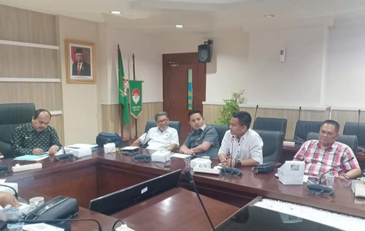 K Anggota DPRD Provinsi Jambi, Juwanda (dua dari kanan) 