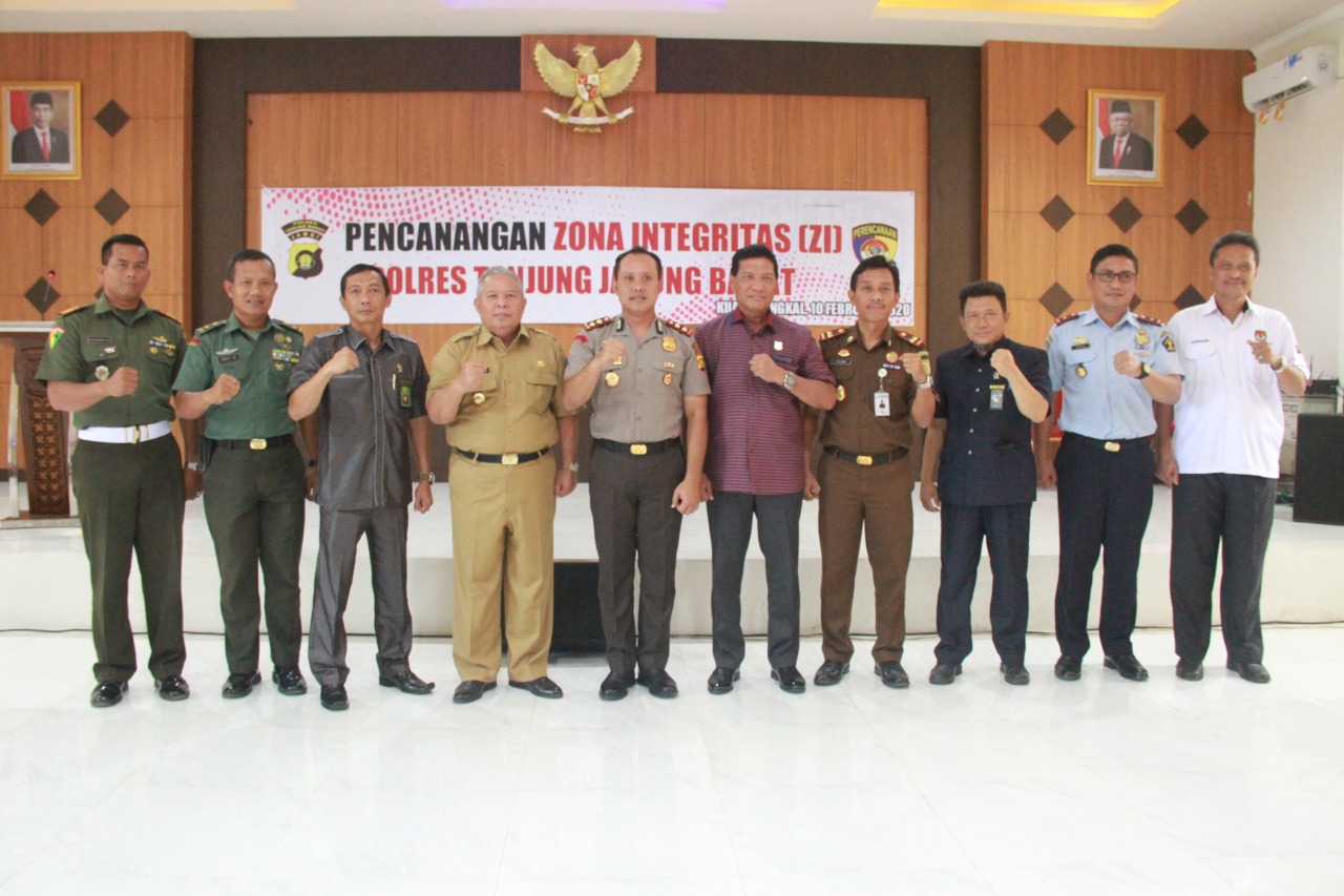 Bupati Safrial saat hadiri Pencanangan Zona Integritas di Polres Tanjab Barat 