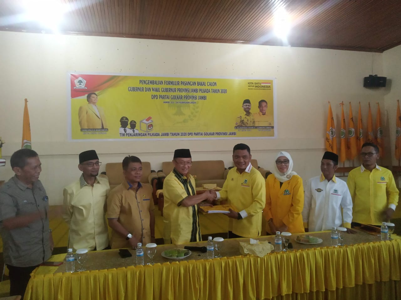 Bacagub Jambi, Cek Endra saat pengembalian berkas pendaftaran di DPD I Golkar Provinsi Jambi 
