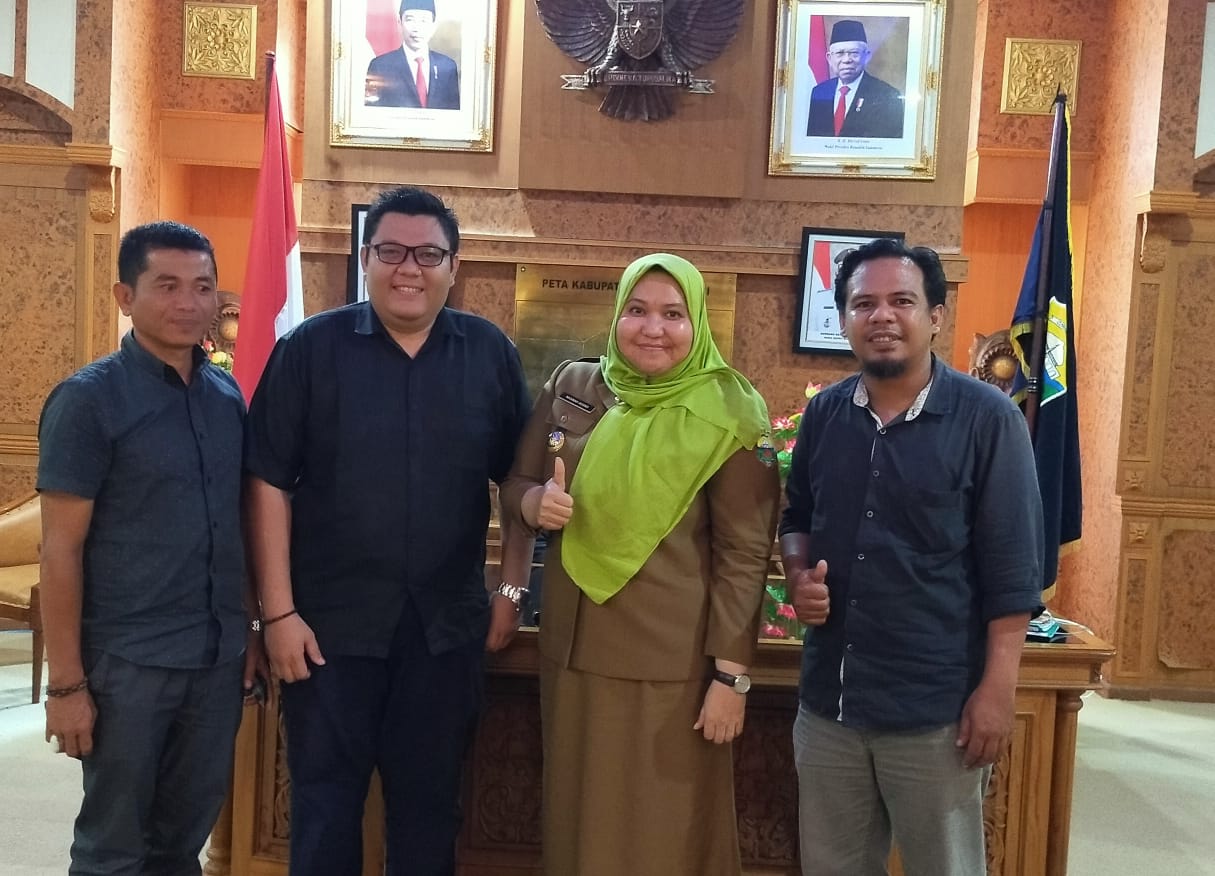 Bupati Masnah saat bersama pengurus SMSI Kabupaten Muaro Jambi 