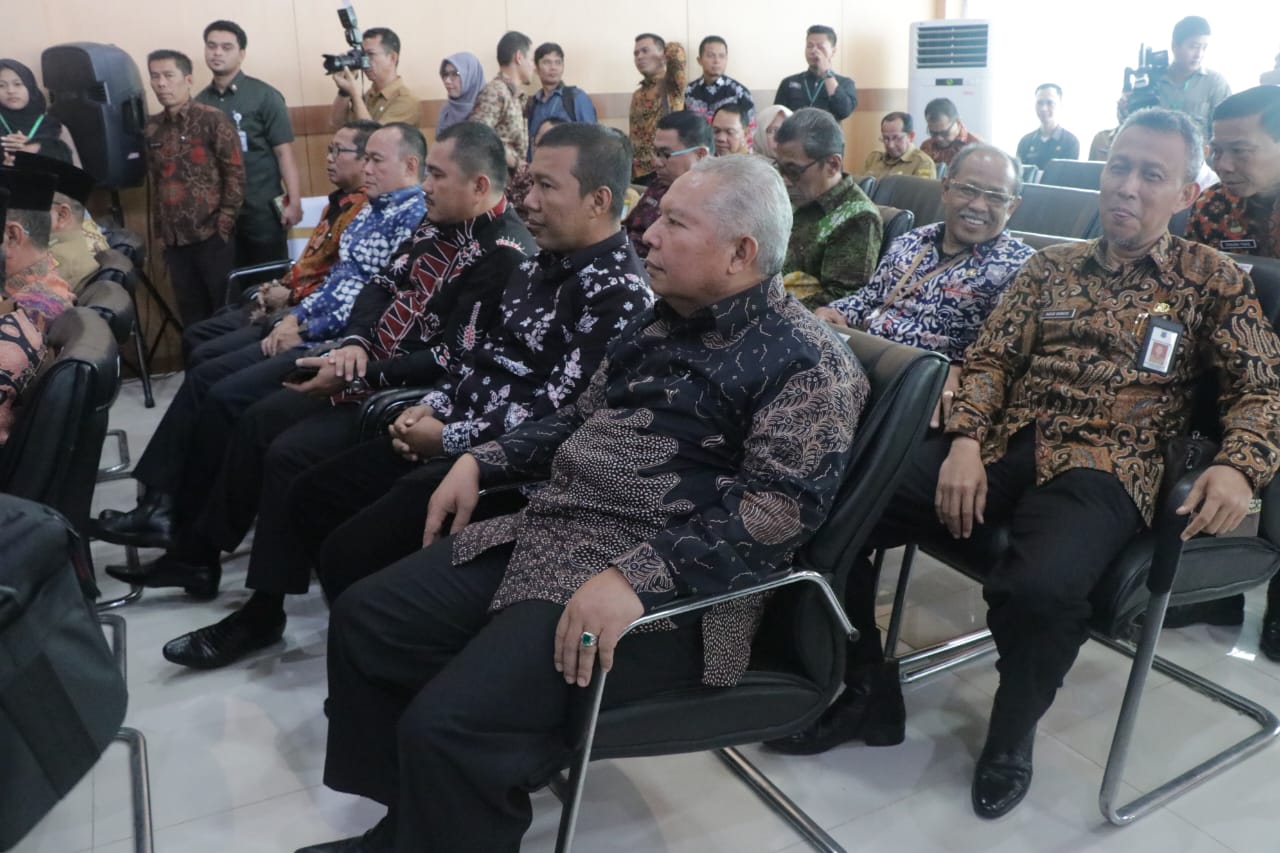 Bupati Tanjab Barat, Safrial saat hadiri sertijab Kepala BPK Perwakilan Jambi 