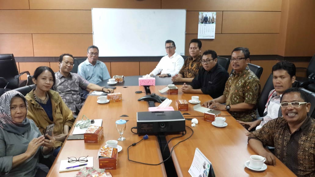 Pertemuan pengurus Dewan Pers dan SMSI