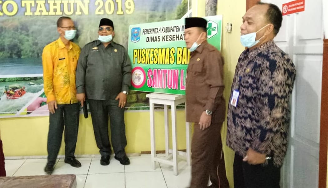 Al Haris dan Ketua DPRD saat tinjau Posko Covid-19 Puskesmas Merangin