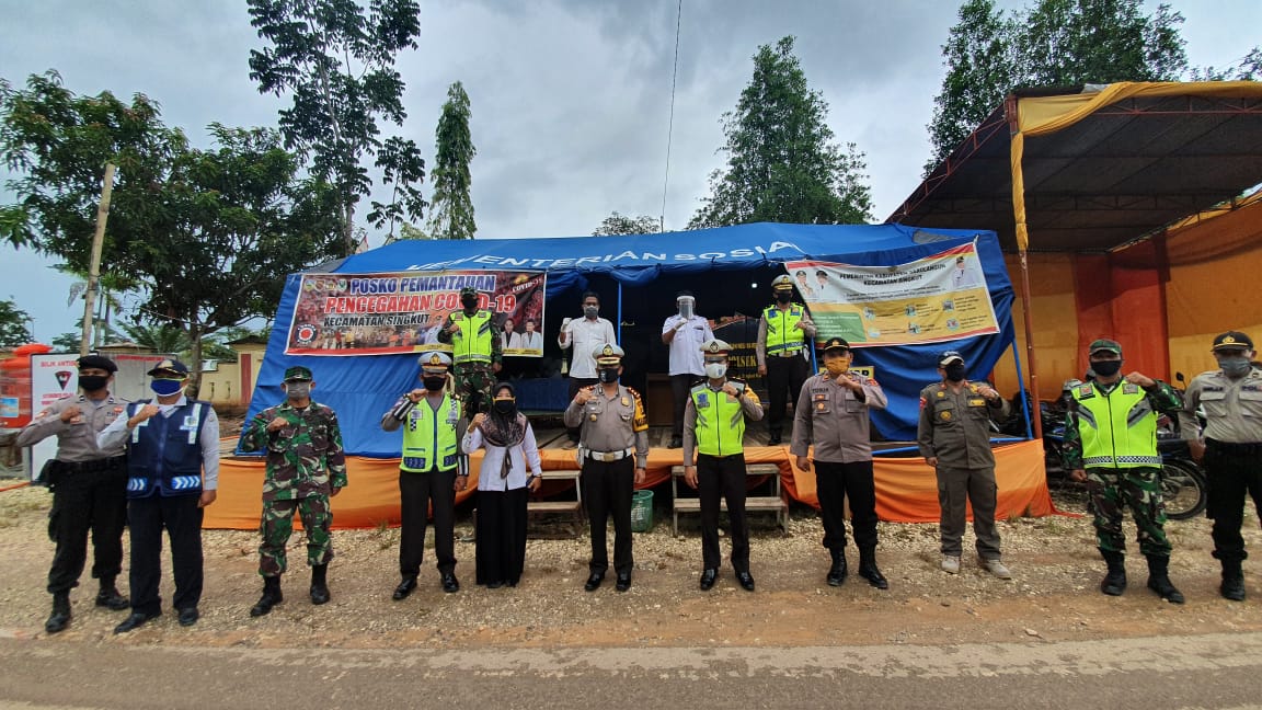 Ditlantas Polda Jambi saat melakukan cek point pam operasi ketupat 2020 di Posko Perbatasan