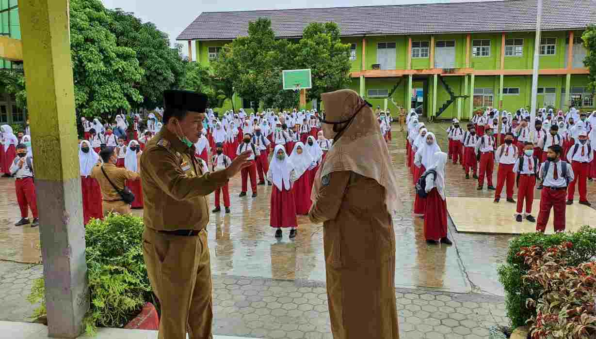 Al Haris saat pantau kegiatan belajar mengajar di sekolah
