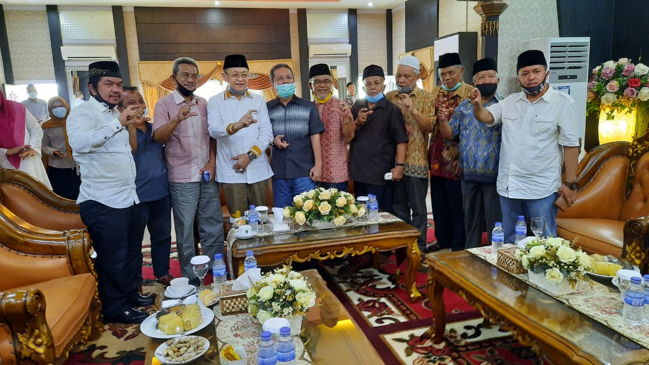 CE-Ratu saat silaturahmi ke kediaman Syahirsyah